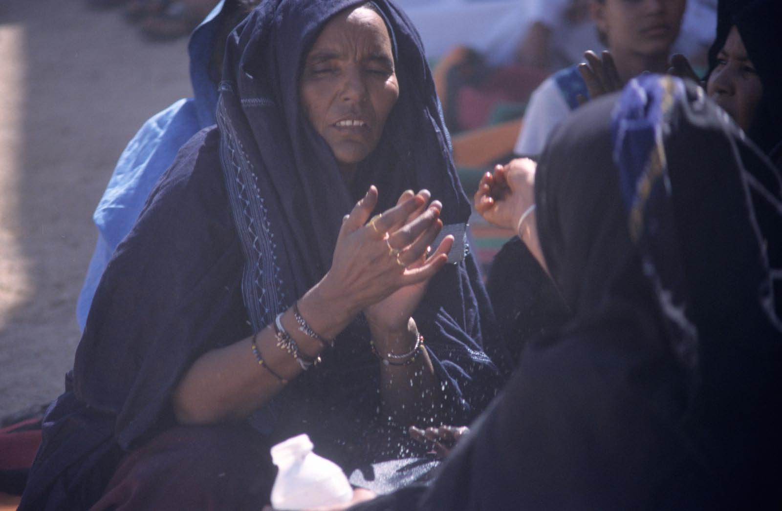 femmes touaregues au tambour