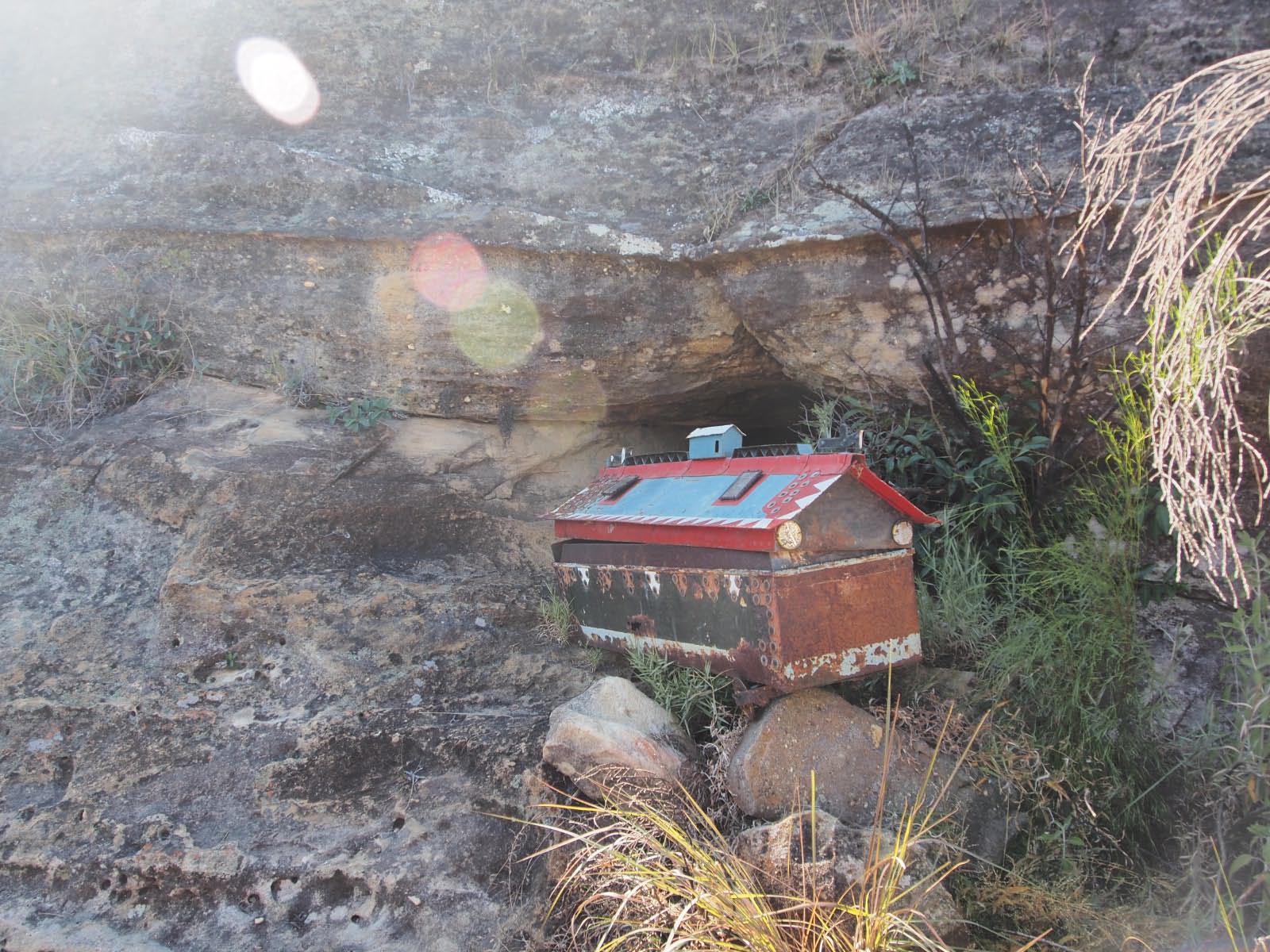 cercueil malgache sur un site sacré