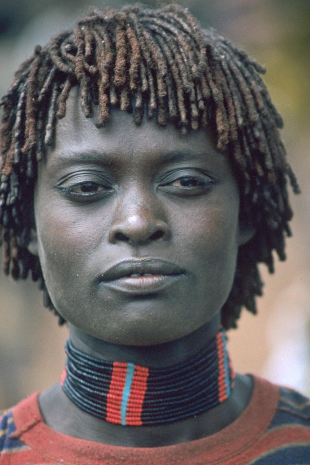 femme de l'ethnie des Hamer