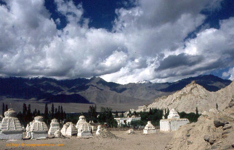 Stupa de la vallée du Ladakh Stupa de la vallée du Ladakh