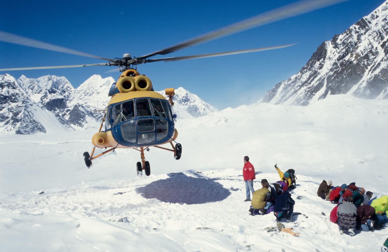 En hélicoptère au camp de base du Khan Tengri - Kirghizie - Kazakhstan