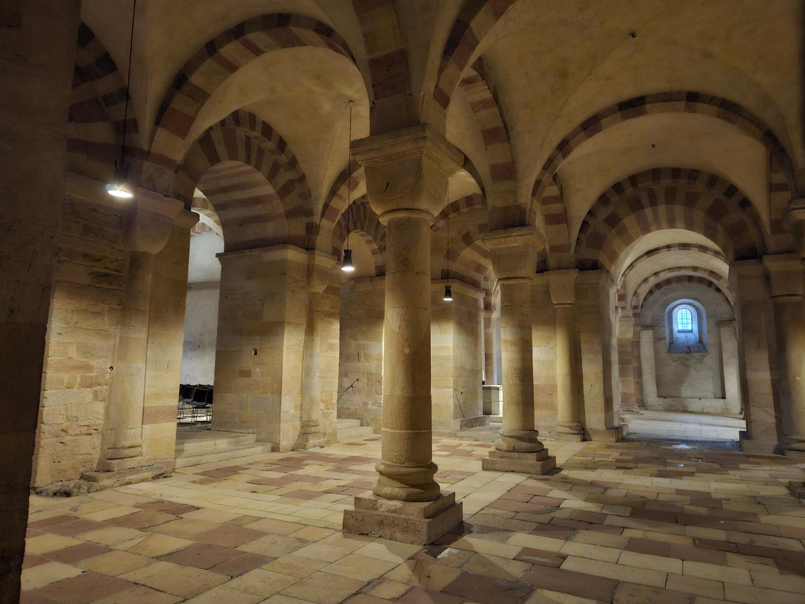 Crypte impériale de la cathédrale de Spire ( Palatinat) Crypte impériale de la cathédrale de Spire ( Palatinat)