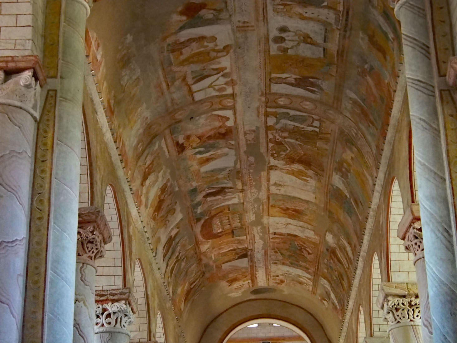 Saint Savin (Poitou) établissement monastique fondé, vers 800, avec le concours de Charlemagne Saint Savin (Poitou) établissement monastique fondé, vers 800, avec le concours de Charlemagne