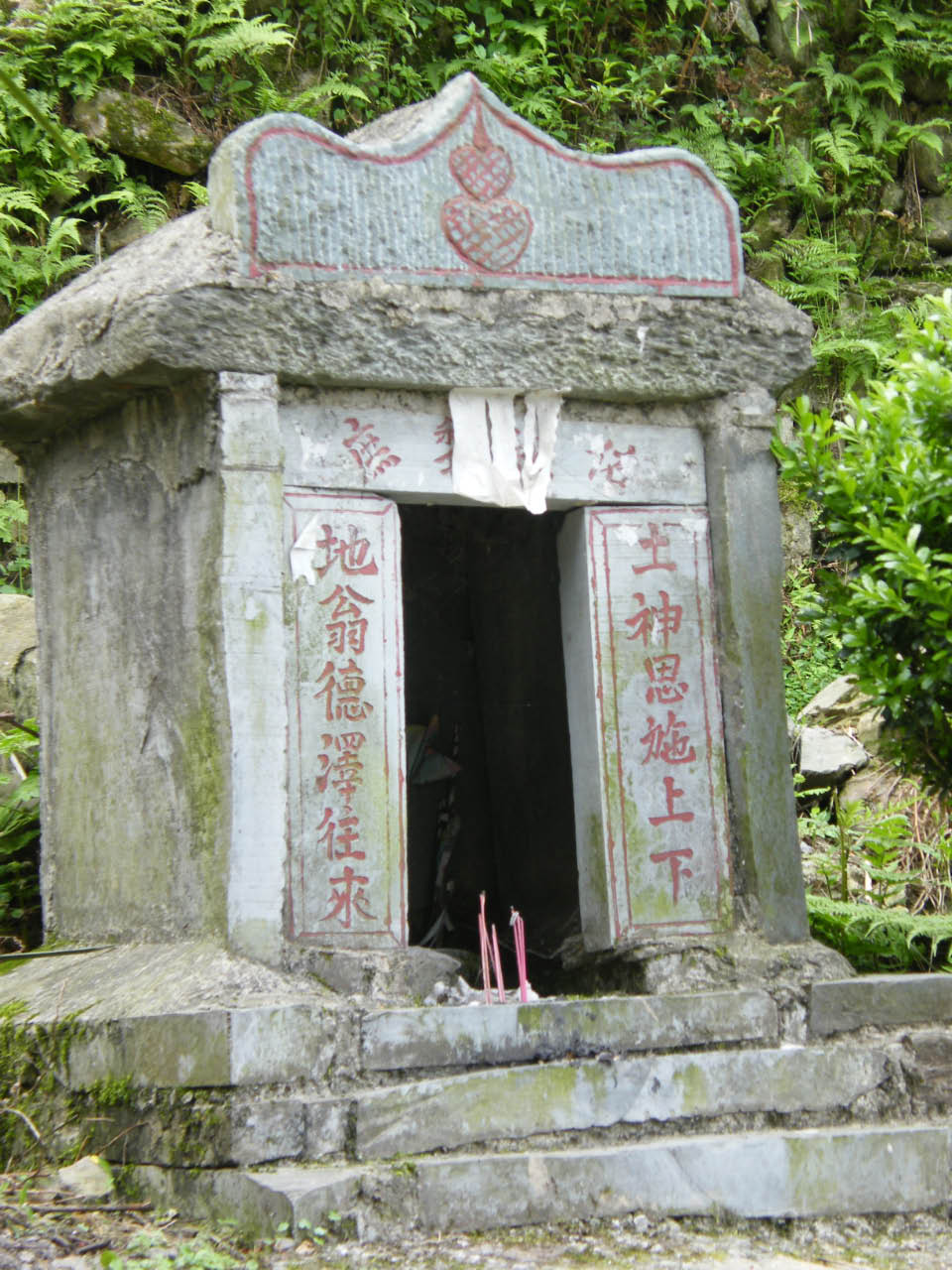 tombe des ancêtres chez les Dong