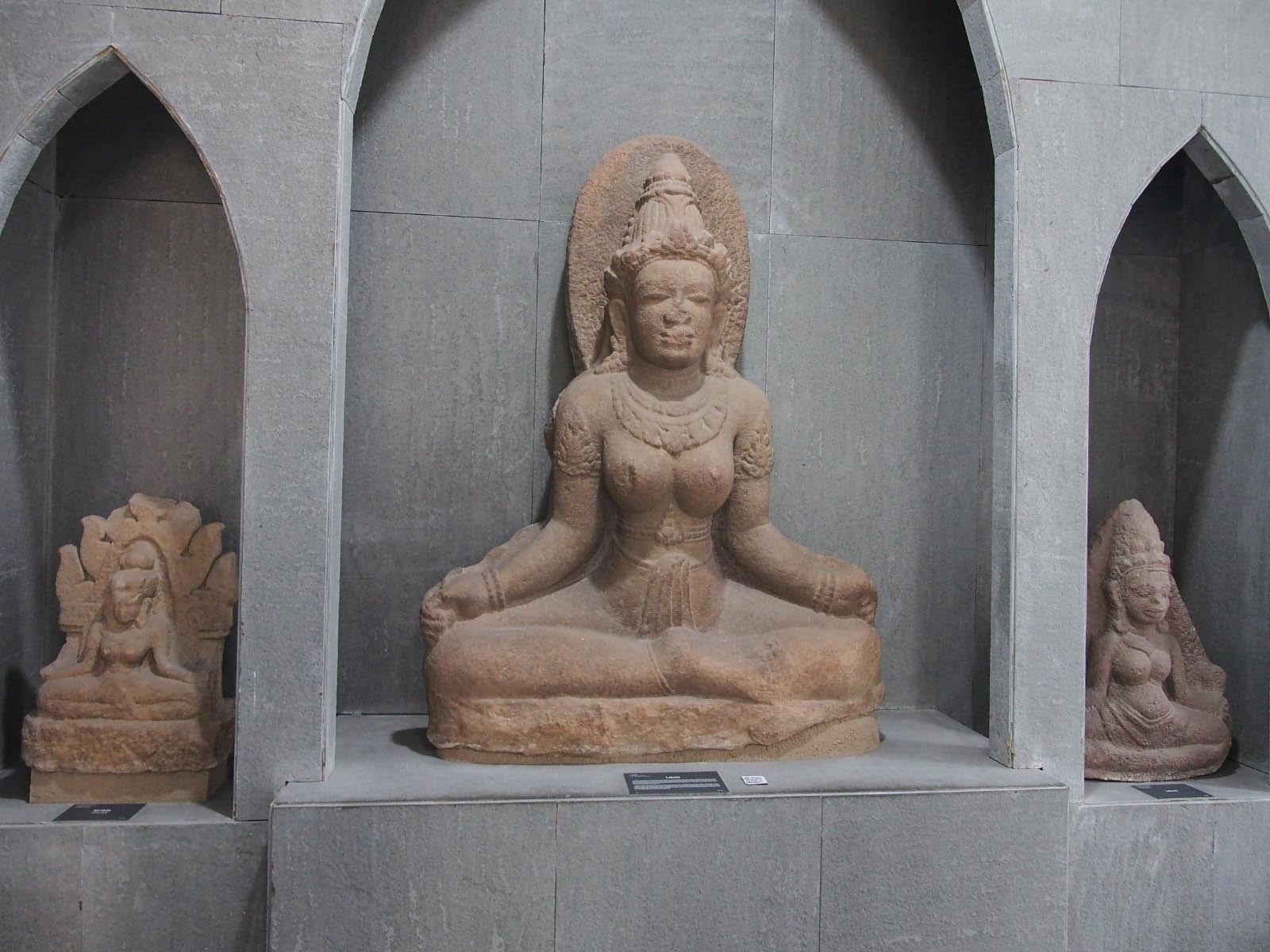 dieux et déesses Cham (musée de Da Nang) dieux et déesses Cham (musée de Da Nang)