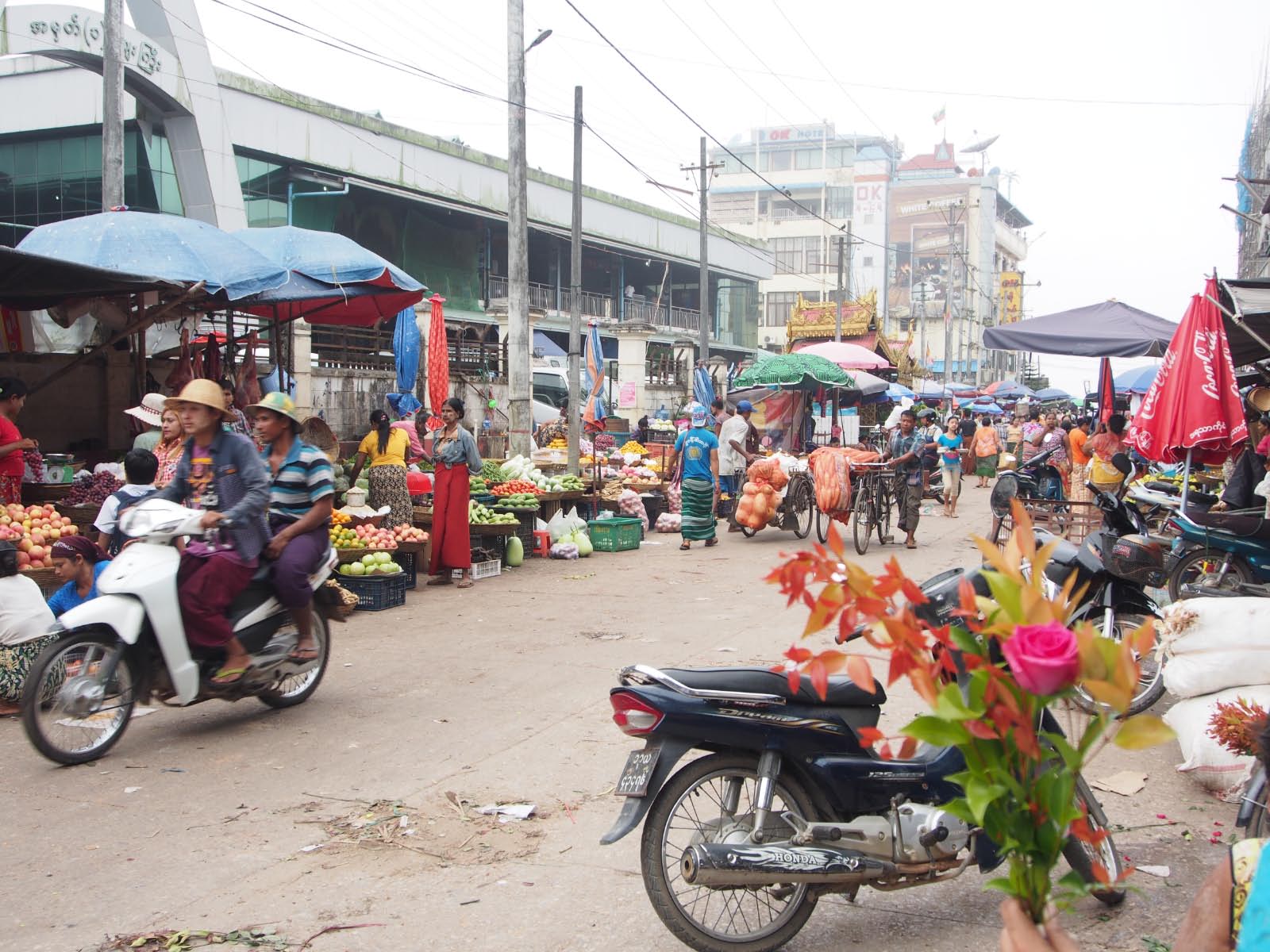 marché de Moulmein (Mawlamyaing) marché de Moulmein (Mawlamyaing)